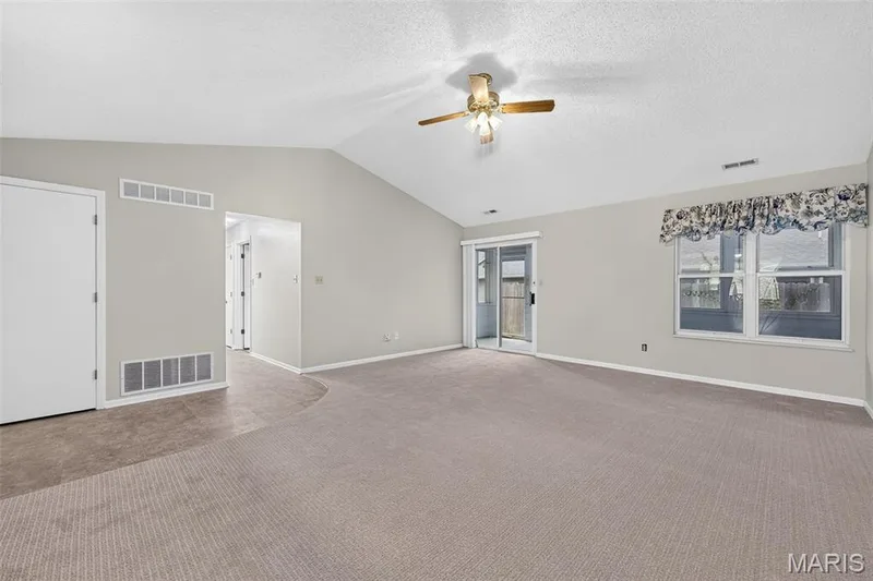 1359 Kyle Drive #14B, St Charles, MO 63304 — listing photo 14 of 38