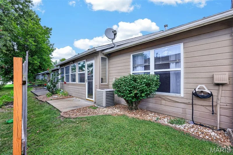 1359 Kyle Drive #14B, St Charles, MO 63304 — listing photo 28 of 38