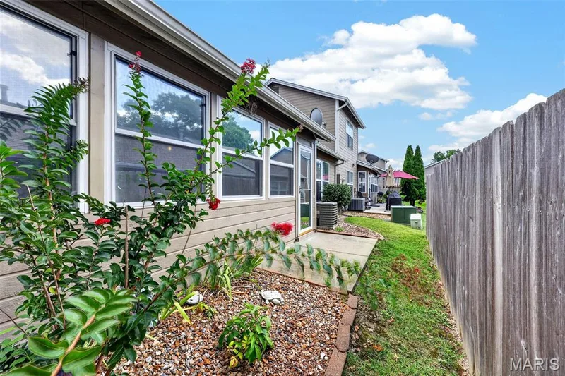 1359 Kyle Drive #14B, St Charles, MO 63304 — listing photo 29 of 38