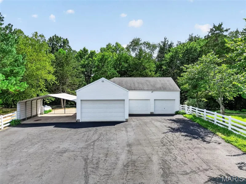 982 Buckner Road, Wentzville, MO 63385 — listing photo 5 of 97