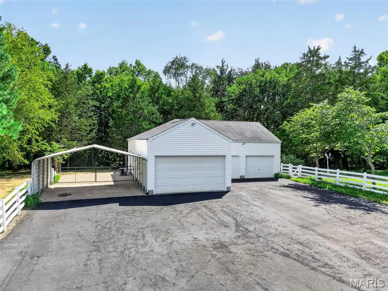 982 Buckner Road, Wentzville, MO 63385 — listing photo 6 of 97