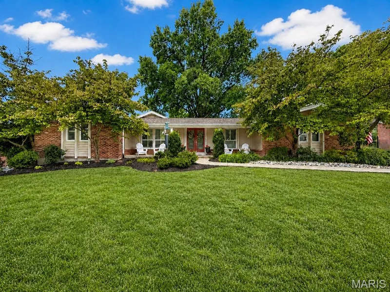 14470 Pembury Drive, Chesterfield, MO β listing photo 1