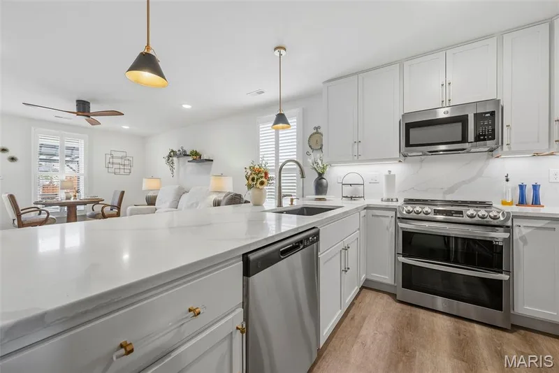 Gorgeous QUARTZ COUNTERTOPS! — 3404 Reed Crossing Street, St Charles, MO 63301