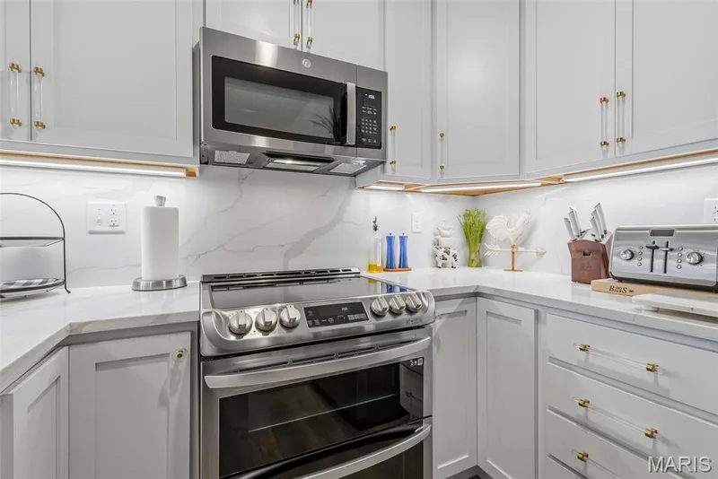 SS appliances w/DBL oven! — 3404 Reed Crossing Street, St Charles, MO 63301