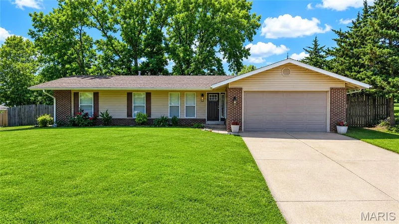 4 W Cheshire Drive, St Charles, MO 63303 — listing photo 1 of 63
