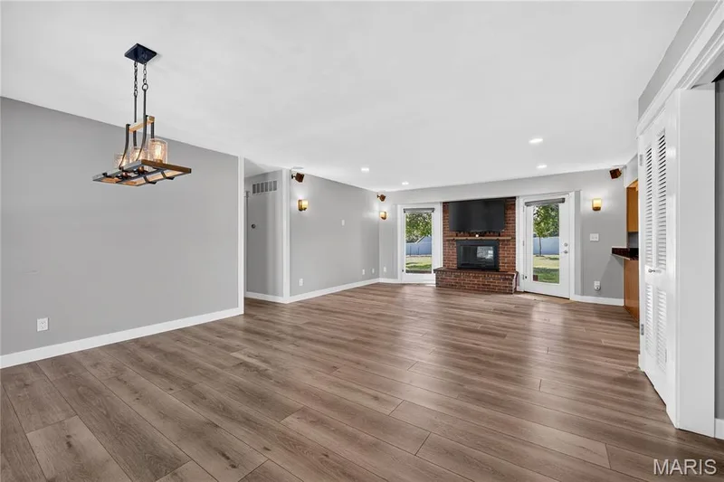 4 W Cheshire Drive, St Charles, MO 63303 — listing photo 9 of 63