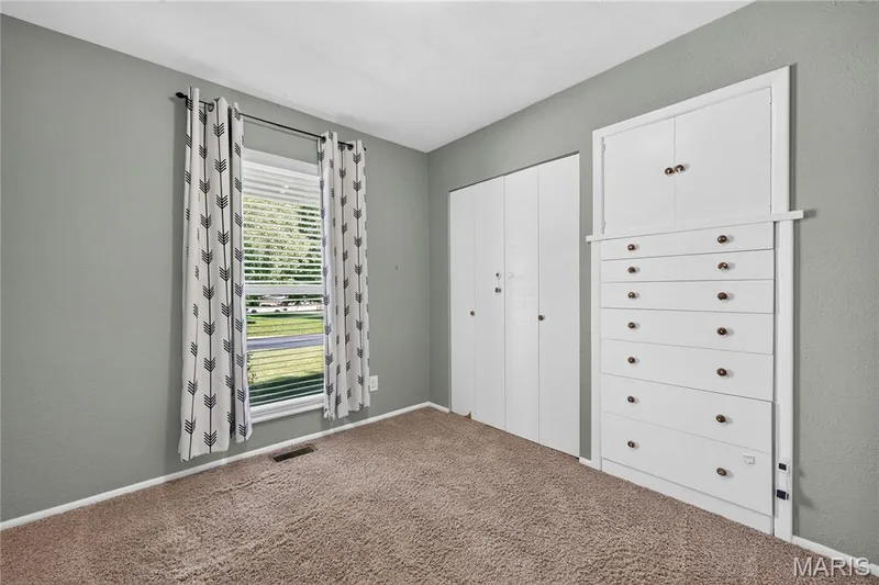 4 W Cheshire Drive, St Charles, MO 63303 — listing photo 13 of 63