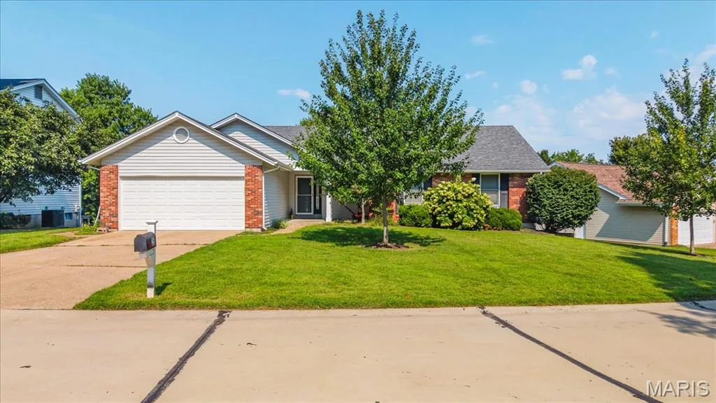 25 Park Place, St Peters, MO 63376 — listing photo 1 of 28