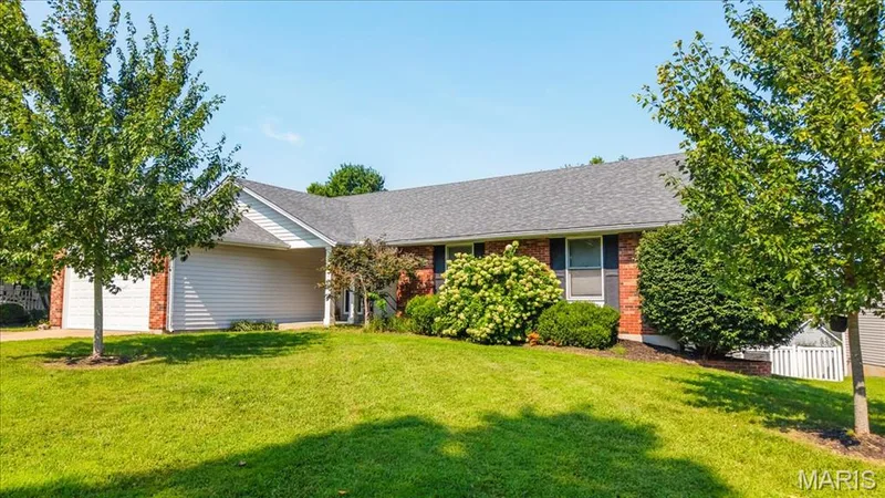 25 Park Place, St Peters, MO 63376 — listing photo 2 of 28
