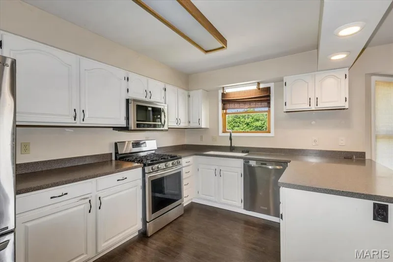 25 Park Place, St Peters, MO 63376 — listing photo 8 of 28