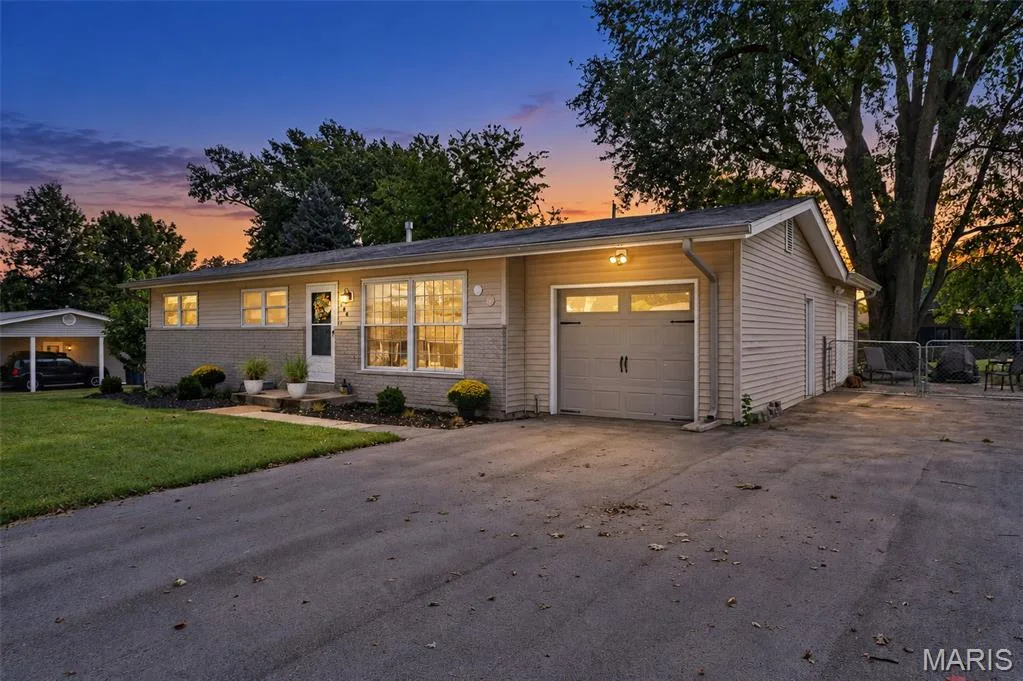 106 Paula Drive, St Charles, MO 63301 — listing photo 1 of 42