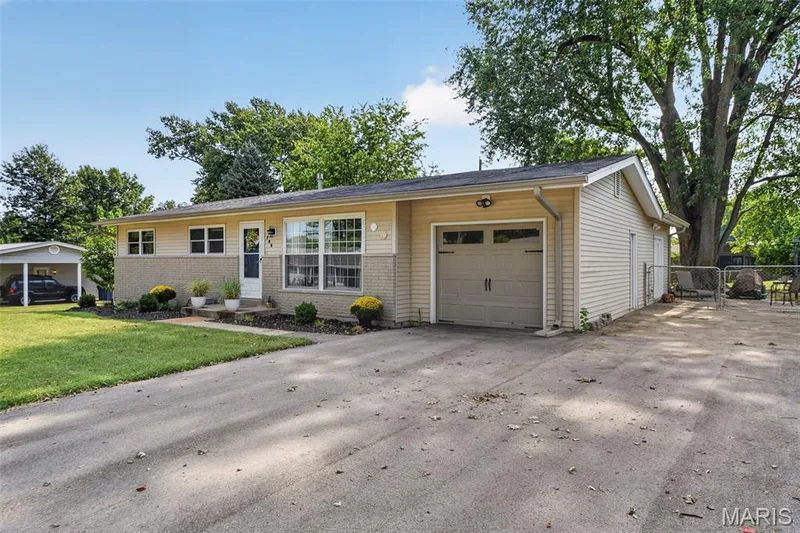 106 Paula Drive, St Charles, MO 63301 — listing photo 2 of 42