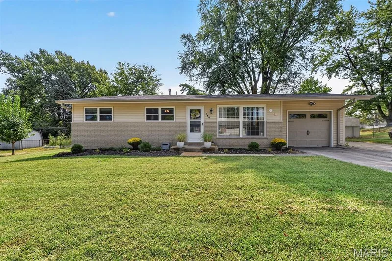 106 Paula Drive, St Charles, MO 63301 — listing photo 3 of 42