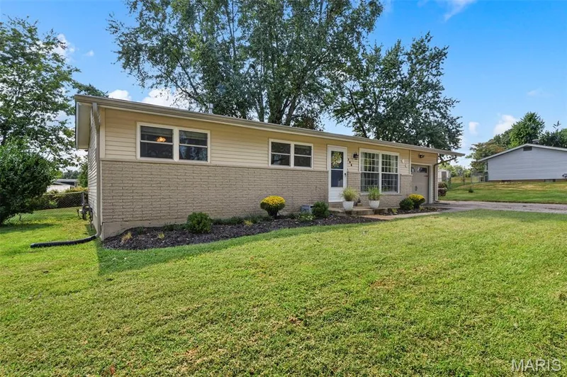 106 Paula Drive, St Charles, MO 63301 — listing photo 4 of 42