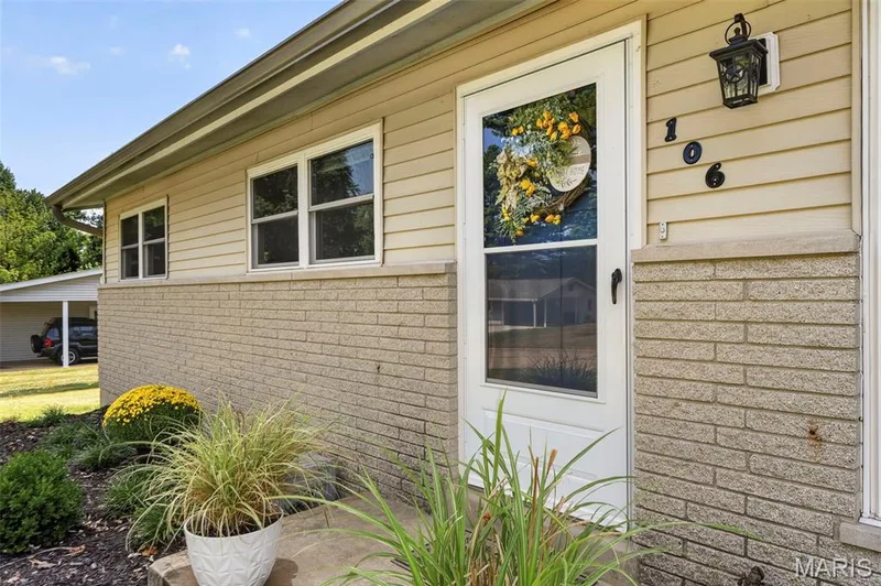 106 Paula Drive, St Charles, MO 63301 — listing photo 5 of 42