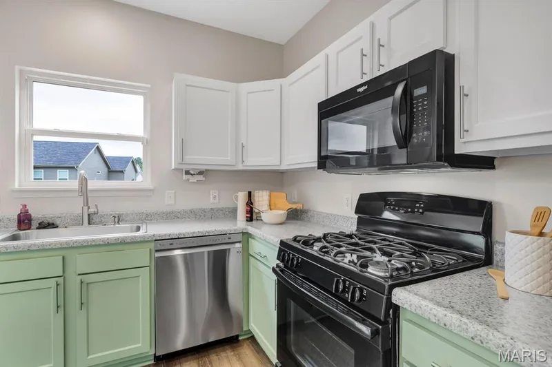 740 Chancellorsville Drive, Wentzville, MO 63385 — listing photo 12 of 39
