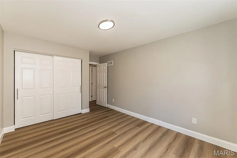 Secondary bedroom with closet — 2477 Baxton Way, Chesterfield, MO 63017