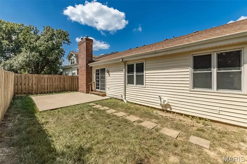 Patio and fence for private outdoor entertaining. — 2477 Baxton Way, Chesterfield, MO 63017