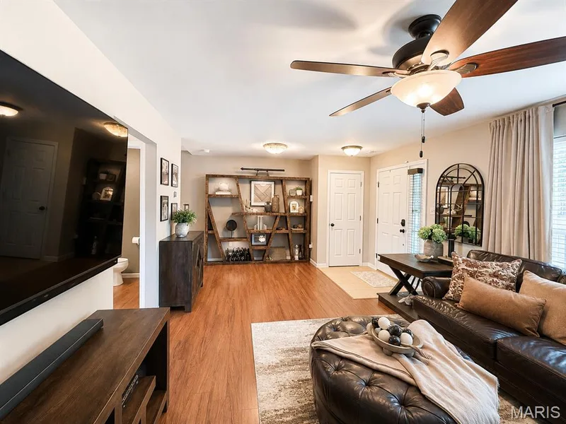 410 Montclair Tower Drive, St Charles, MO 63303 — listing photo 5 of 58