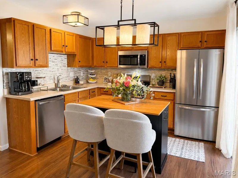 410 Montclair Tower Drive, St Charles, MO 63303 — listing photo 9 of 58