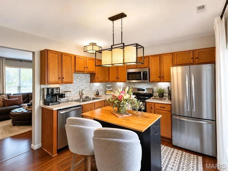410 Montclair Tower Drive, St Charles, MO 63303 — listing photo 11 of 58