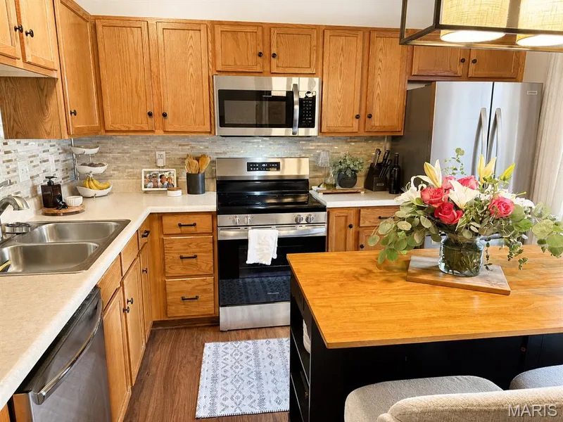 410 Montclair Tower Drive, St Charles, MO 63303 — listing photo 12 of 58