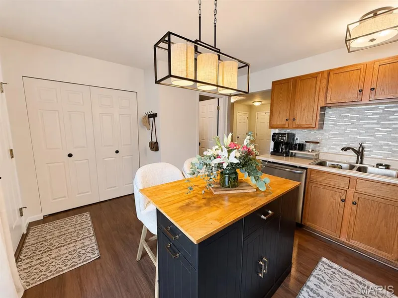 410 Montclair Tower Drive, St Charles, MO 63303 — listing photo 15 of 58