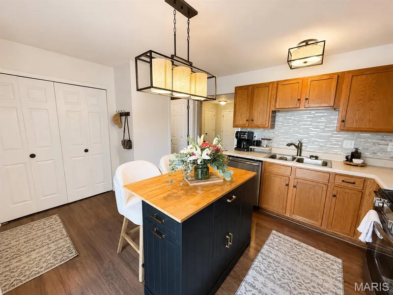 410 Montclair Tower Drive, St Charles, MO 63303 — listing photo 16 of 58