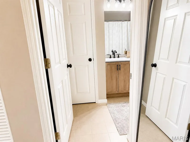 410 Montclair Tower Drive, St Charles, MO 63303 — listing photo 38 of 58