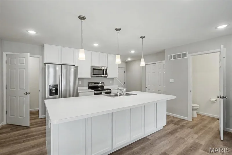 3096 Pirogue Street, St Charles, MO 63301 — listing photo 8 of 40