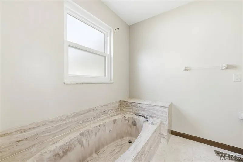 Soaking Tub in Primary Bath — 3044 Brentmoor Drive, St Charles, MO 63303