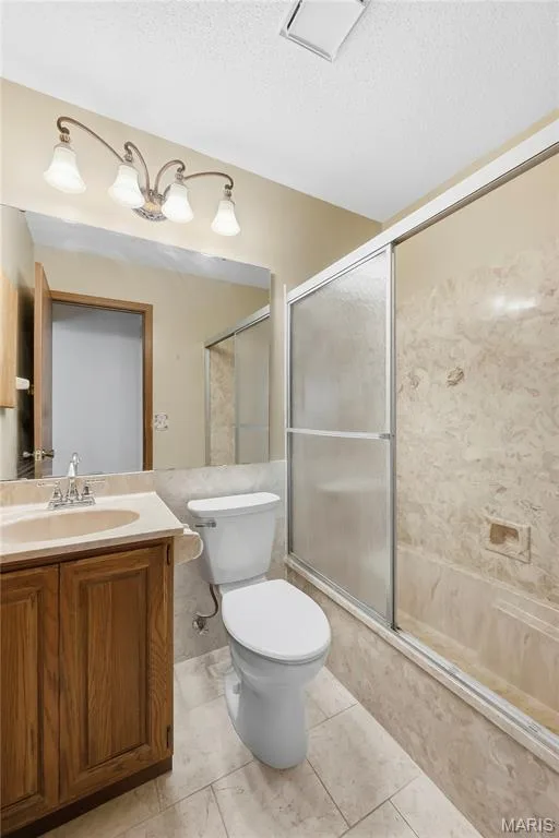 Secondary Bathroom — 3044 Brentmoor Drive, St Charles, MO 63303
