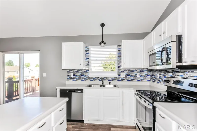652 Loch Carron Drive, Wentzville, MO 63385 — listing photo 4 of 15