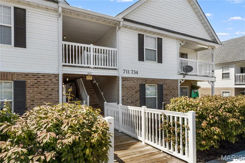 734 Saravalle Drive, St Peters, MO 63376 — listing photo 1 of 27