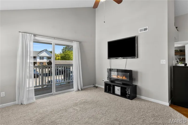 734 Saravalle Drive, St Peters, MO 63376 — listing photo 8 of 27