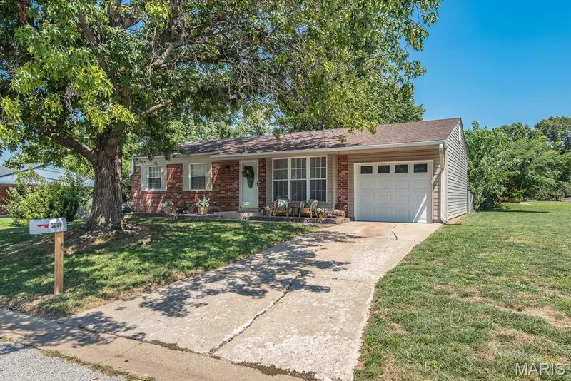 3200 Denton Lane, St Charles, MO 63301 — listing photo 2 of 33