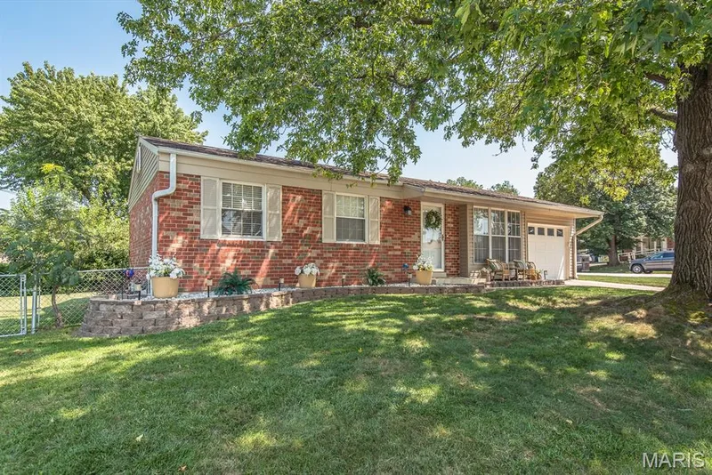 3200 Denton Lane, St Charles, MO 63301 — listing photo 1 of 33