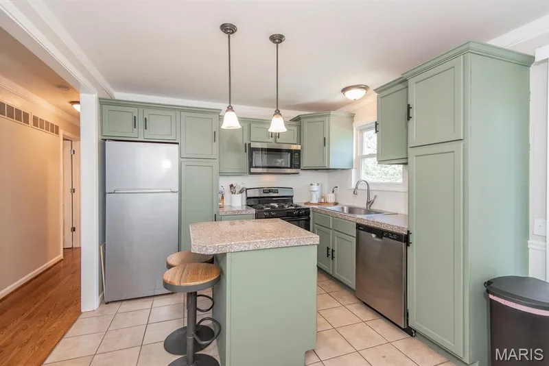 3200 Denton Lane, St Charles, MO 63301 — listing photo 7 of 33