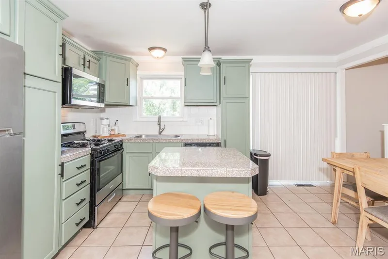 3200 Denton Lane, St Charles, MO 63301 — listing photo 6 of 33