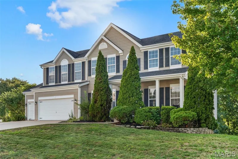 109 Crimson Oaks Court, Lake St. Louis, MO 63367 — listing photo 2 of 76