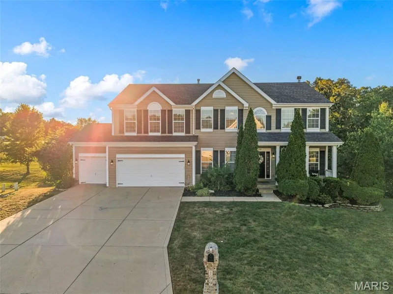 109 Crimson Oaks Court, Lake St. Louis, MO 63367 — listing photo 3 of 76