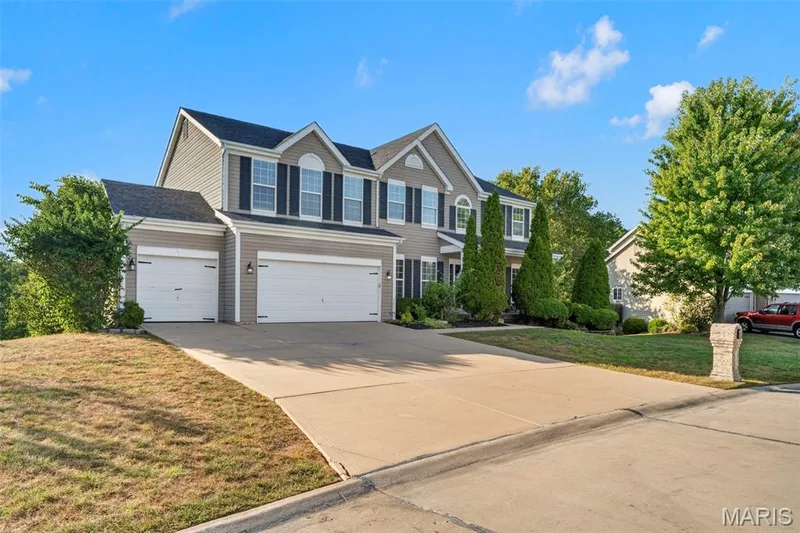 109 Crimson Oaks Court, Lake St. Louis, MO 63367 — listing photo 4 of 76