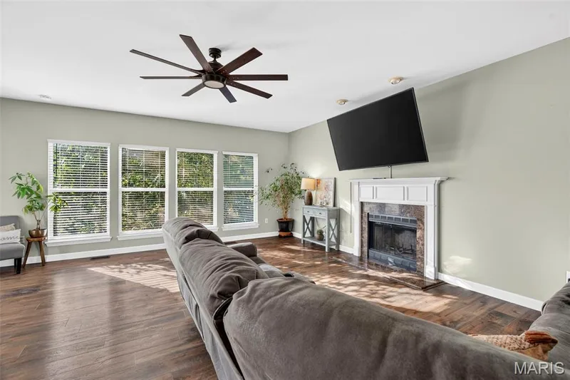 109 Crimson Oaks Court, Lake St. Louis, MO 63367 — listing photo 11 of 76