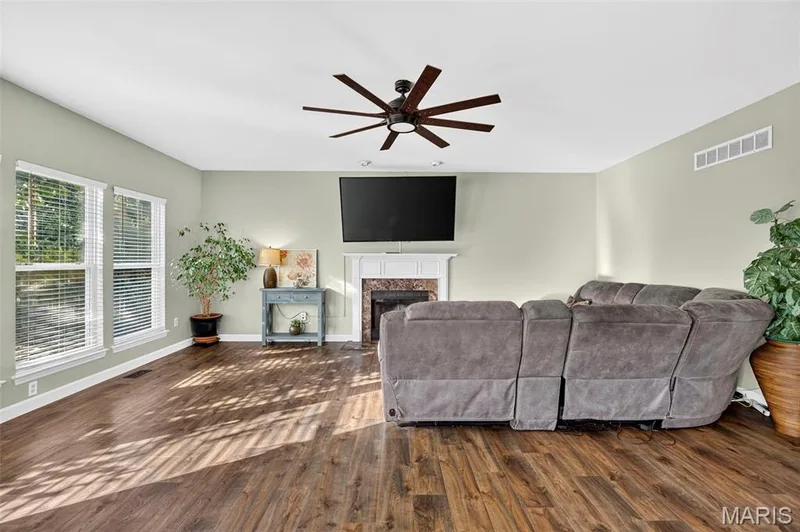 109 Crimson Oaks Court, Lake St. Louis, MO 63367 — listing photo 12 of 76