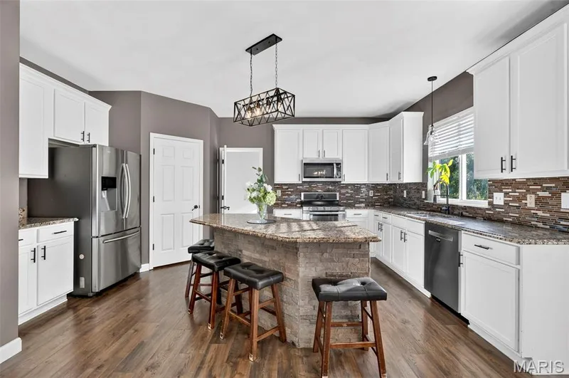 109 Crimson Oaks Court, Lake St. Louis, MO 63367 — listing photo 17 of 76