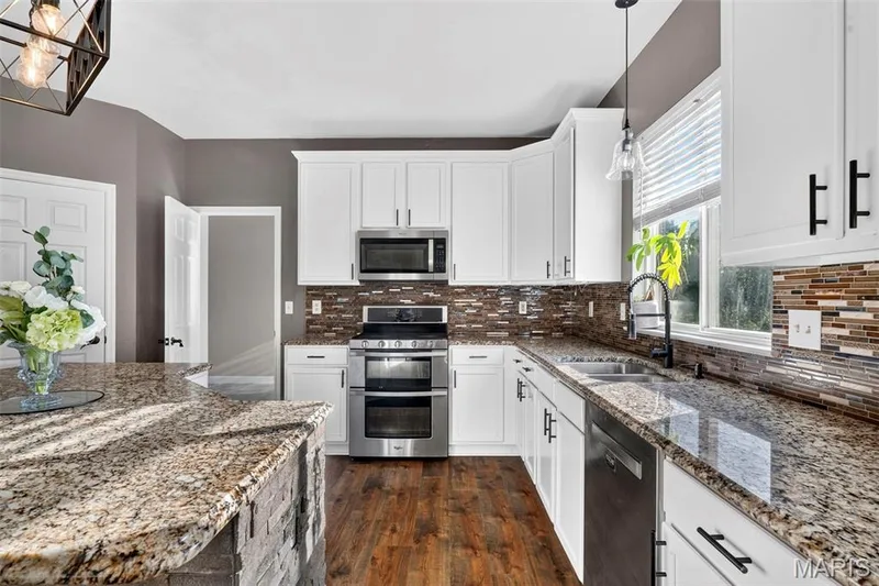 109 Crimson Oaks Court, Lake St. Louis, MO 63367 — listing photo 19 of 76