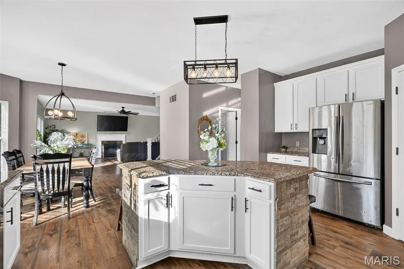 109 Crimson Oaks Court, Lake St. Louis, MO 63367 — listing photo 21 of 76