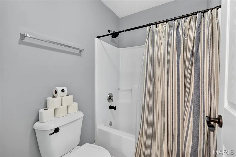 109 Crimson Oaks Court, Lake St. Louis, MO 63367 — listing photo 34 of 76