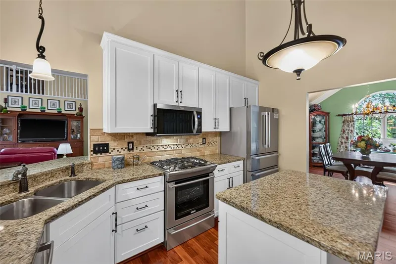 Stainless steel appliances, fridge stays! — 730 Longfellow Circle, O'Fallon, MO 63366