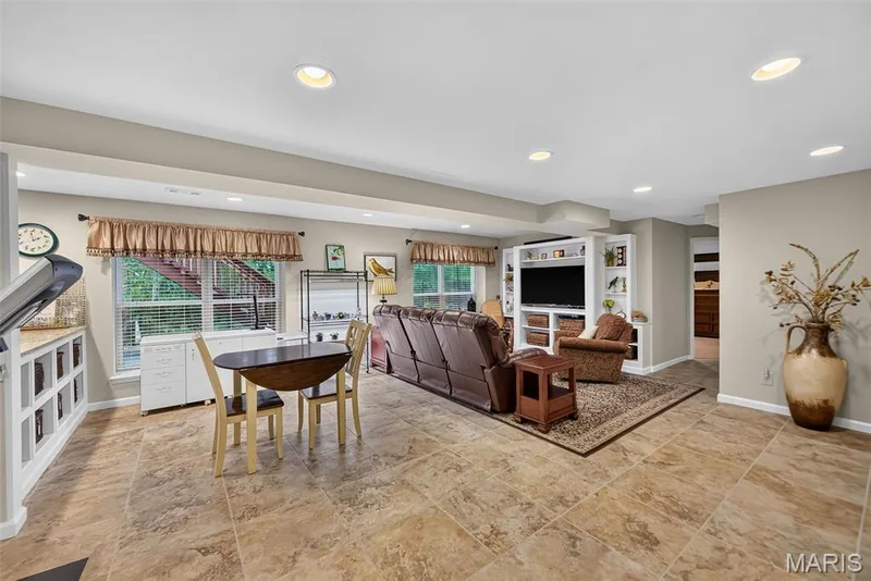 Windows for natural light to flood the space — 730 Longfellow Circle, O'Fallon, MO 63366